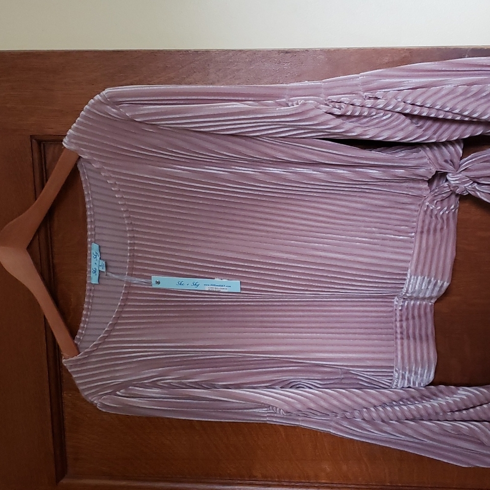 SHE & SKY Beautiful Blouson Style Top Sz. L